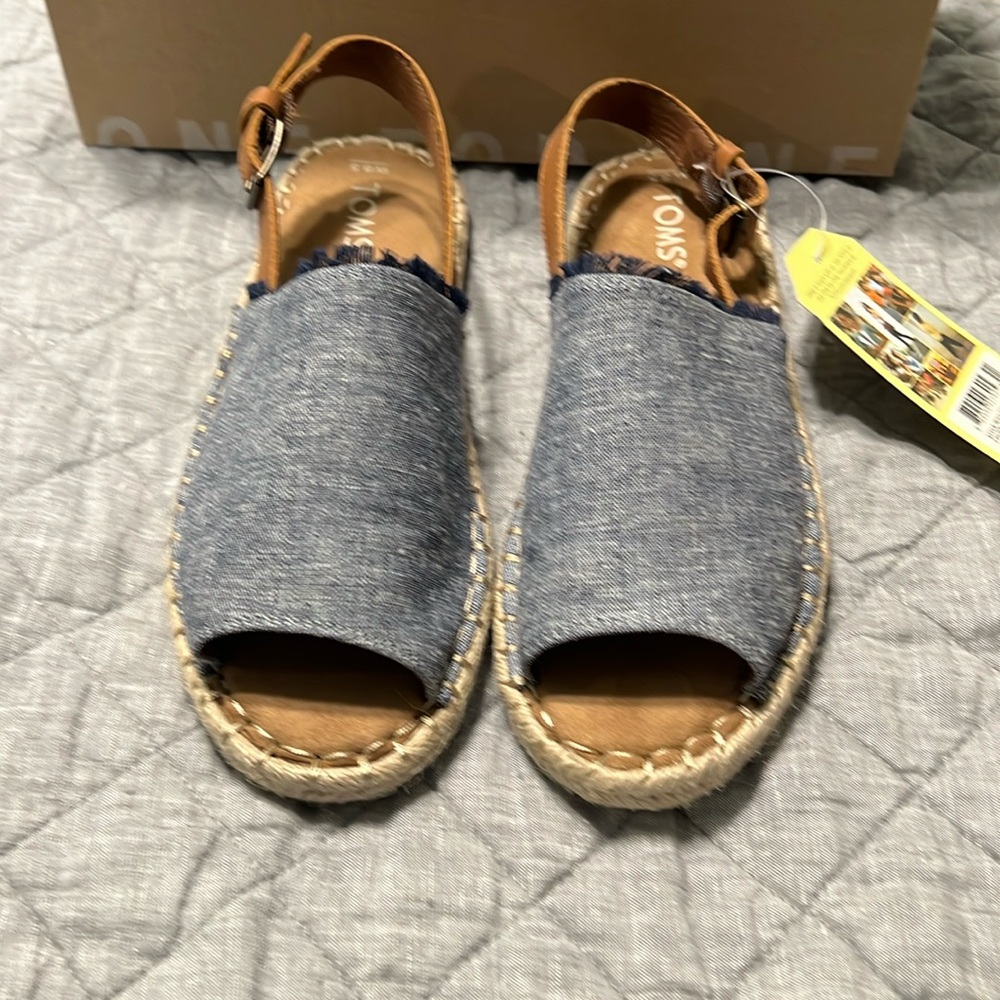 Tom’s Clara Navy Chambray Sandal